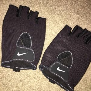 Nike lifting gloves